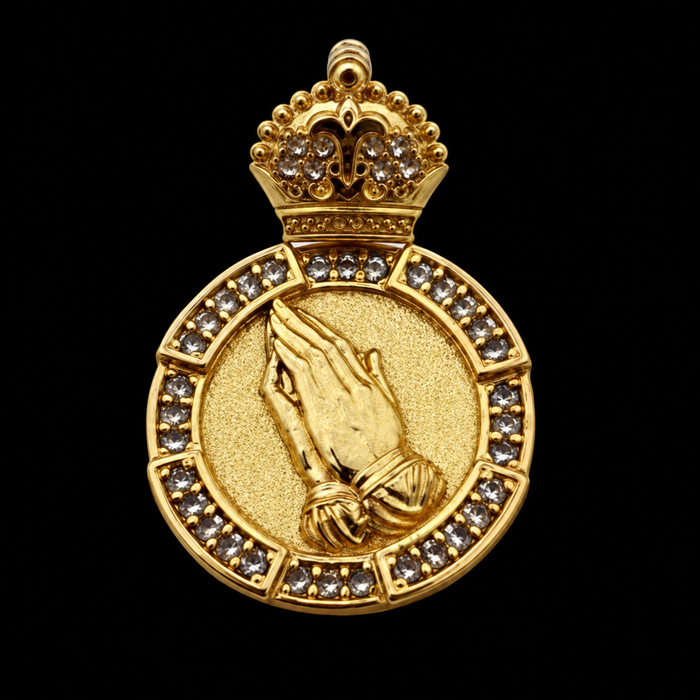 Medalha Mãos Cravejada - Banhada a Ouro 18K